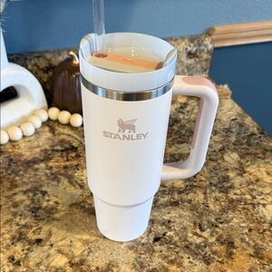 Stanley light pink 30oz with Handle